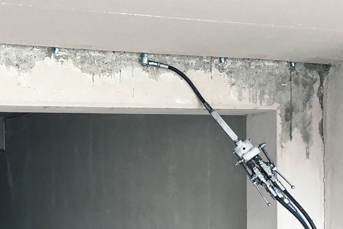 Injection of chemical filling material